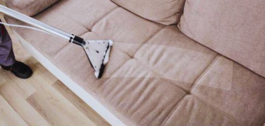 أفضل ٥ طرق لاختيار شركة تنظيف كنب بالرياض